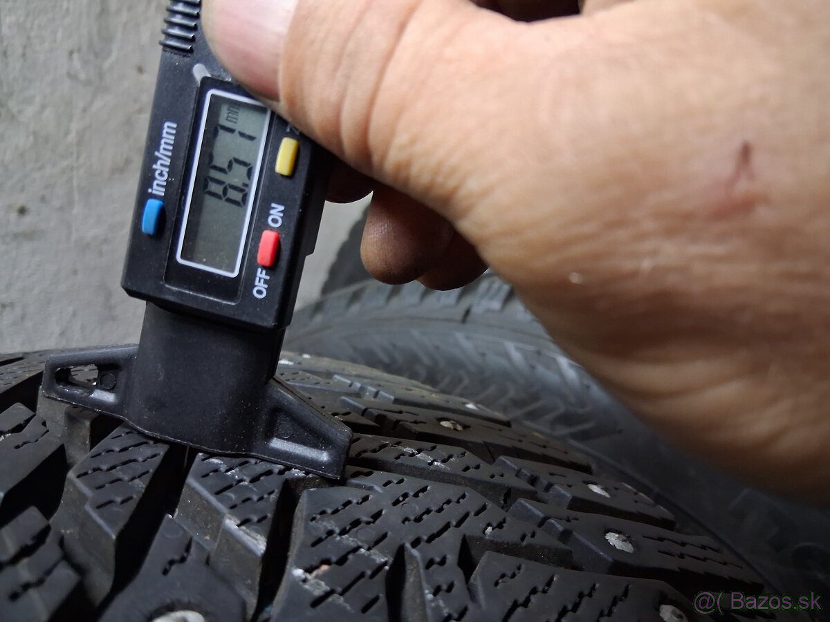 Nokian 215/55 R17 - 9