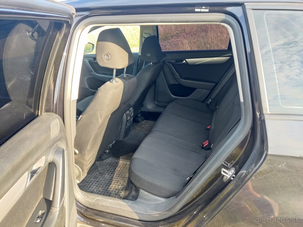 Volkswagen Passat B7 Variant - 9