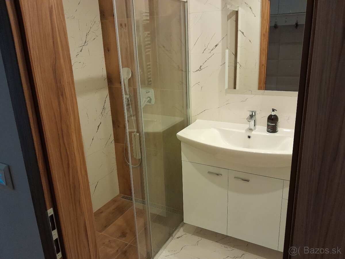 Veĺký 2i byt s loggiou centrum Bytča - 9