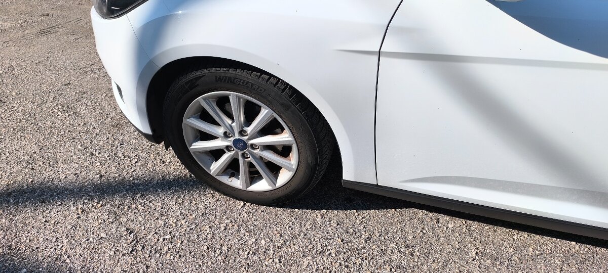 Ford Focus Kombi 1.0 EcoBoost Titanium X - 9