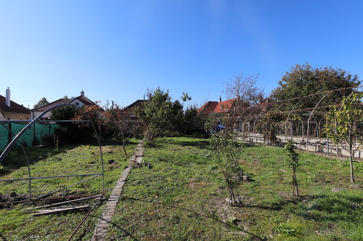 4 izbový rodinný dom s garážou v obľúbenej lokalite "západ - 9