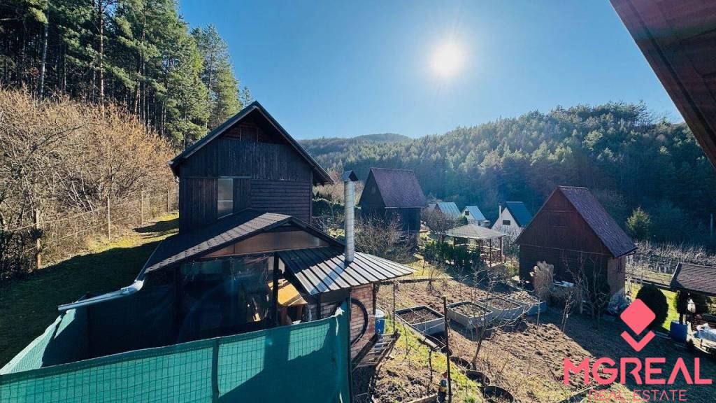Na predaj záhradná chatka so záhradkou 244 m2 Malé Uherce - - 9