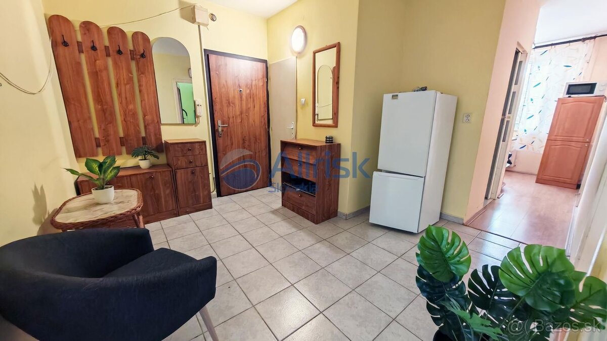 REZERVOVANÉ Na predaj priestranný 3-izbový byt 90 m² v Šali - 9