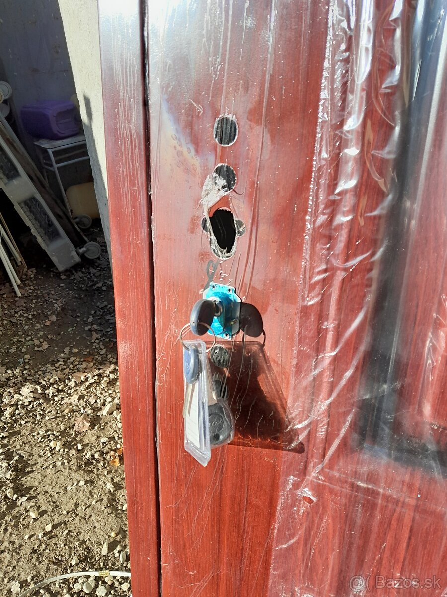 Predam bezpecnostne dvere - 9