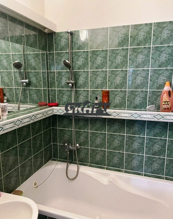 Svetlý, čiastočne zrekonštruovaný 4-izb. byt Svetlá ul. - BA - 9