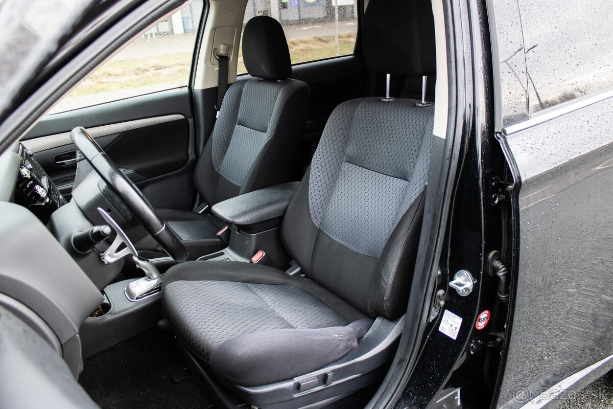 Mitsubishi Outlander 2.0 PHEV 4WD (2013) - 9