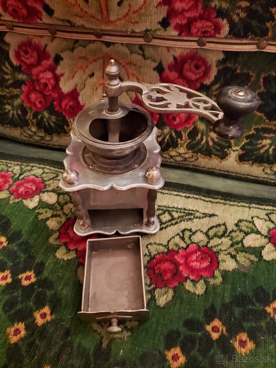 PREDÁM NÁDHERNÝ NETRADIČNÝ MLYNČEK NA KÁVU - 9