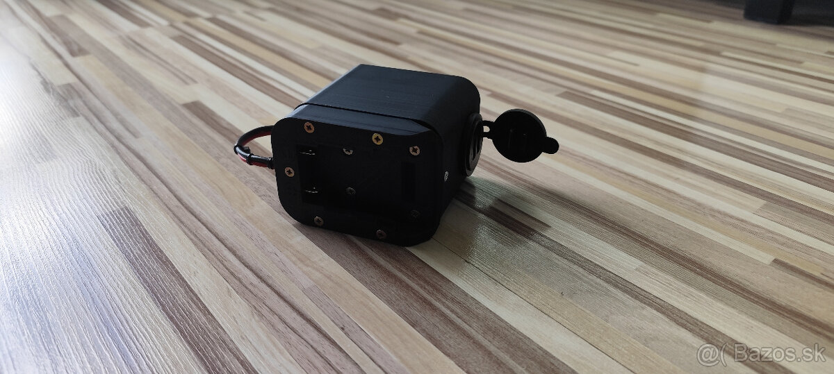 USB nabíjací adapter na batériu Dewalt 18V - 9