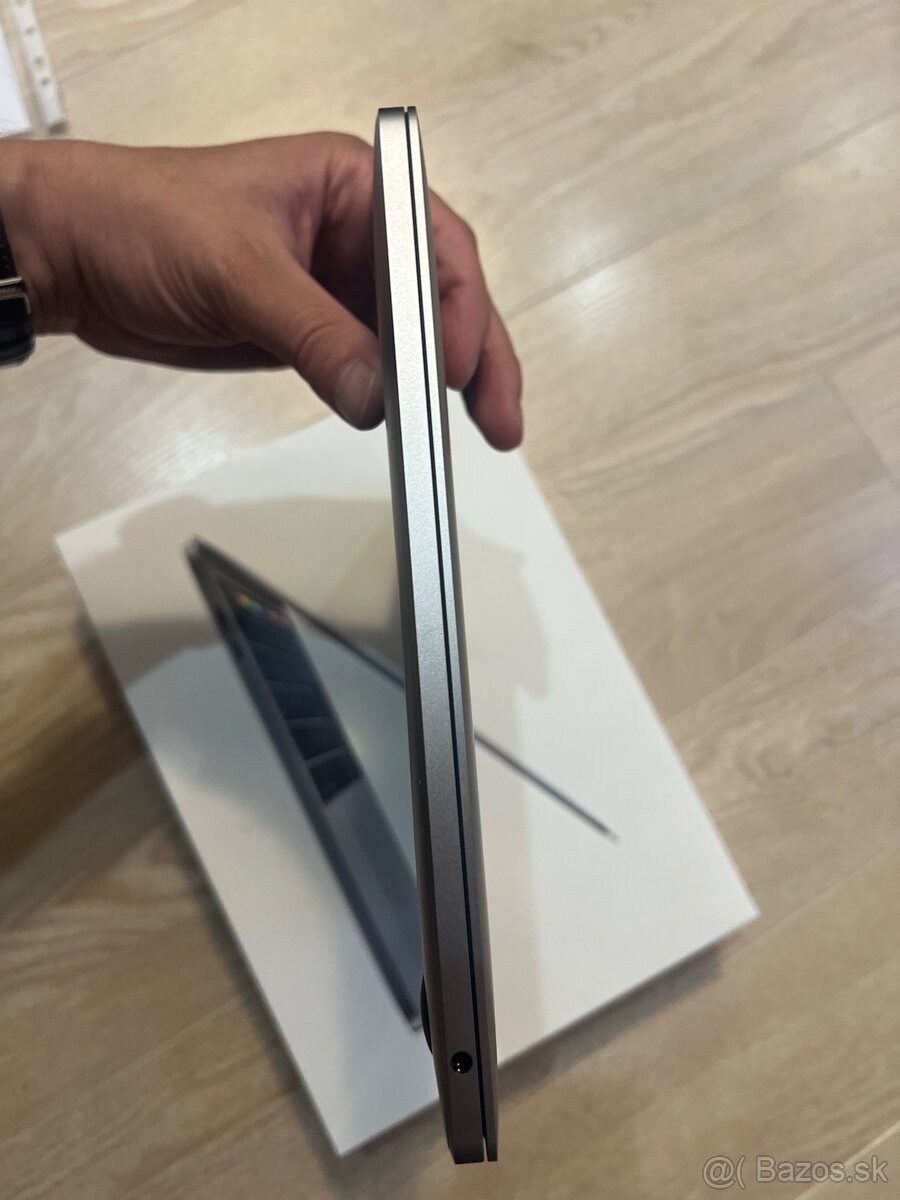 Macbook Pro 13” 2019 s TouchBarom AKO NOVÝ - 9