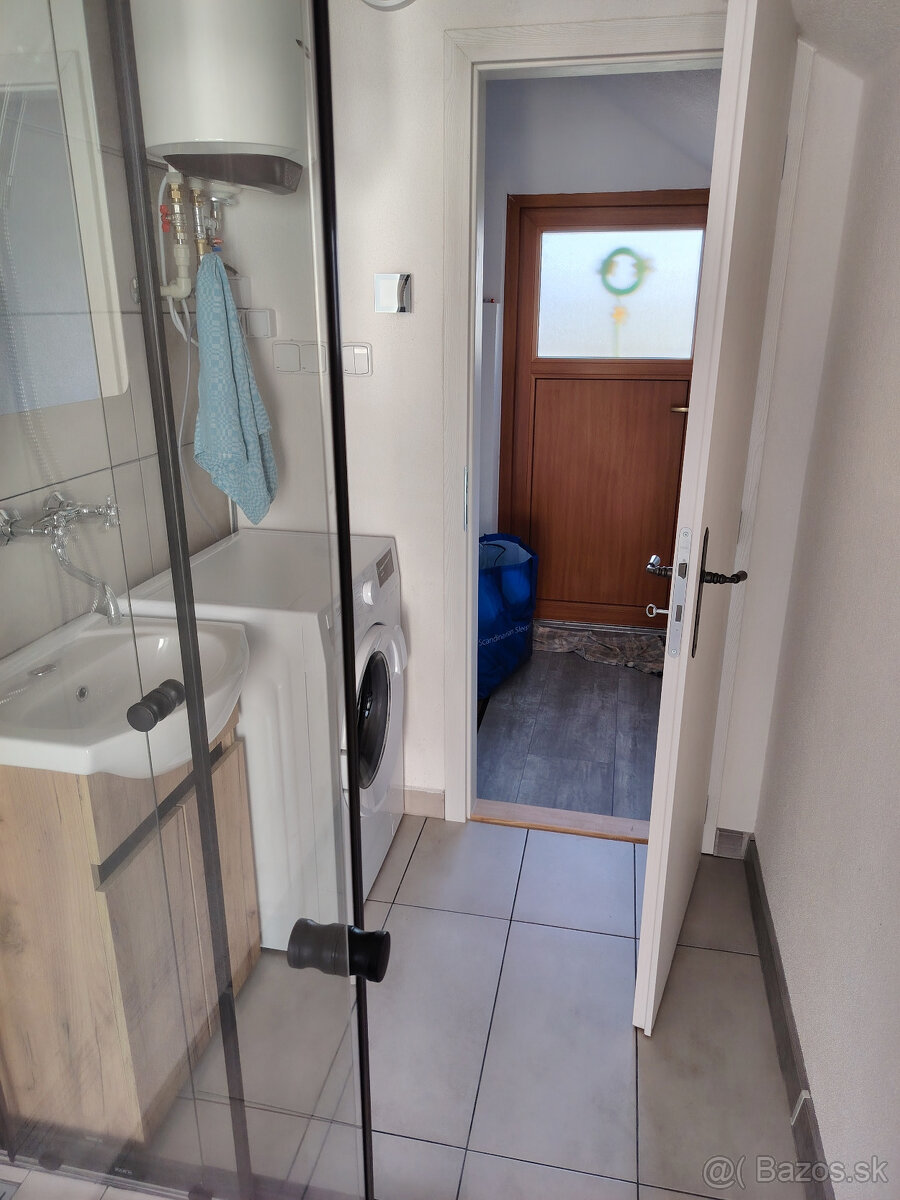 Dlhodobý prenájom rodinného domu v tichej a príjemnej lokali - 9