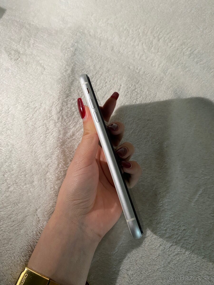 Apple iPhone XR 64GB - 9