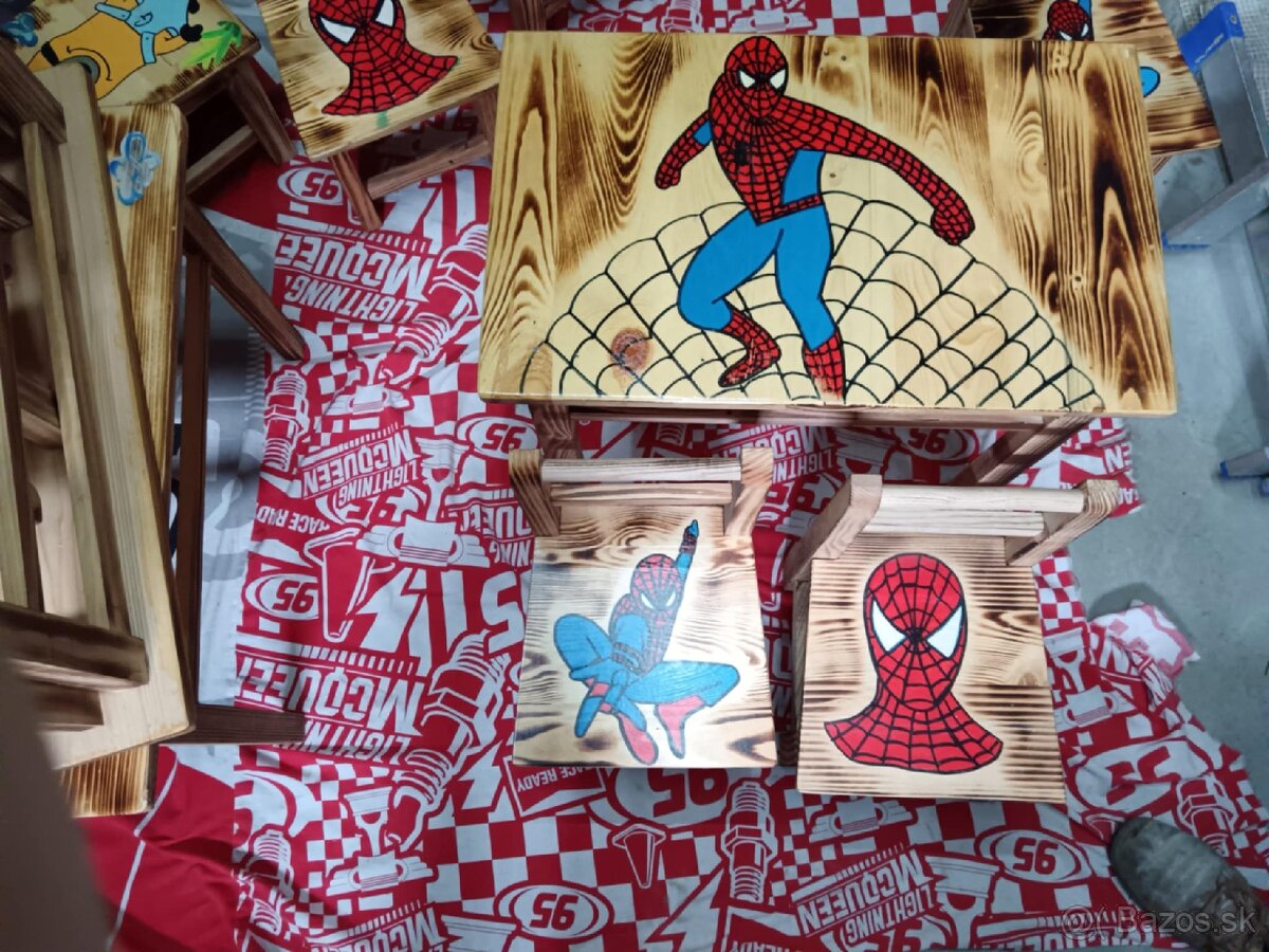 Drevený stolík so stoličkami - 9