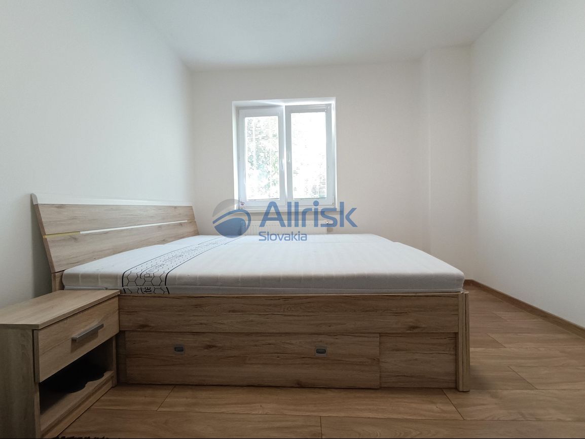 NOVÁ CENA Predaj domu s dvomi bytovými jednotkami na Chrenov - 9