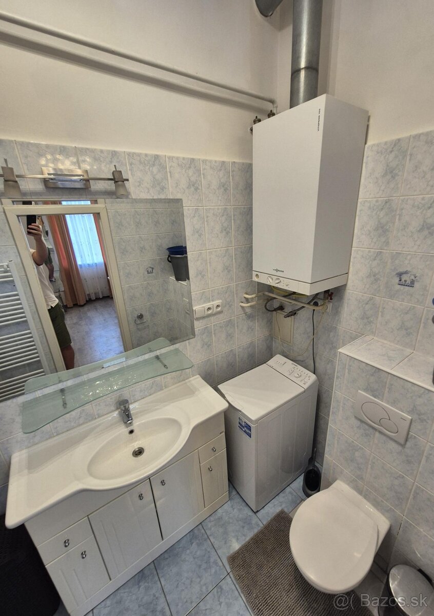Predáme 2 izb byt na Obchodnej - 9