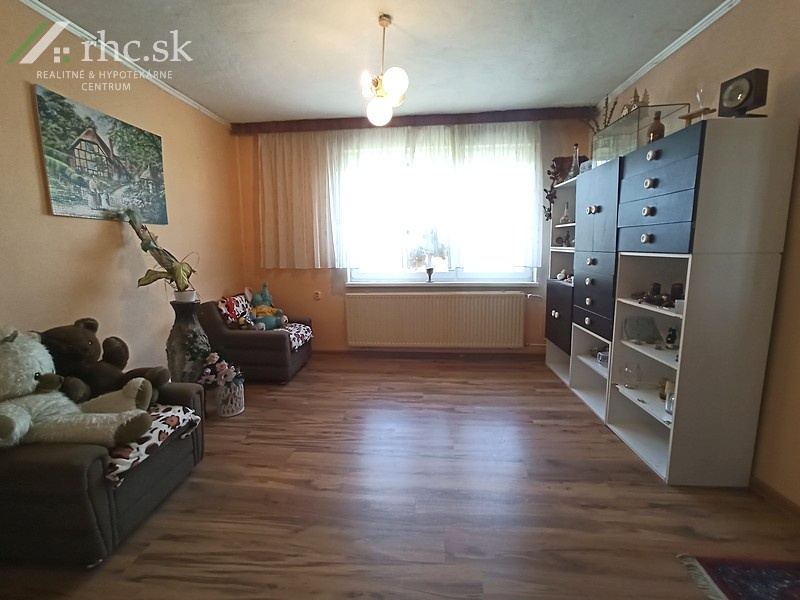 PRAKTICKÝ RODINNÝ DOM SO ZÁHRADOU - BREZNICA, OKR. STROPKOV - 9