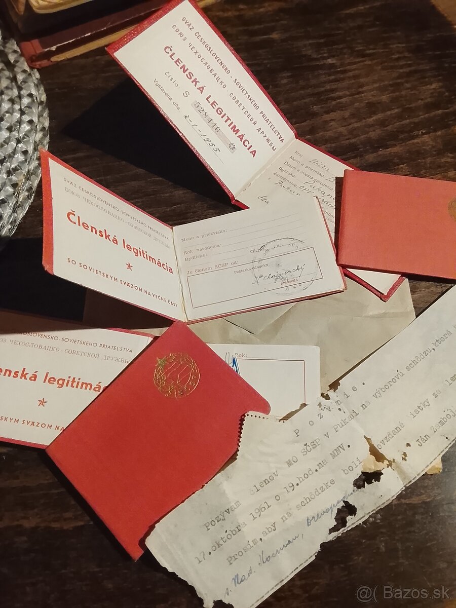 kniha, brožúra a legitimácia - 9