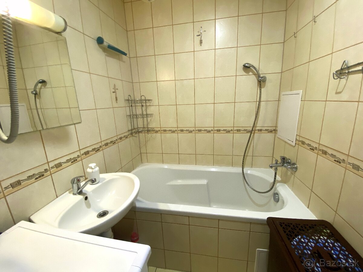 Predaj 4-izbový byt + veľký balkón M-laborce - 9