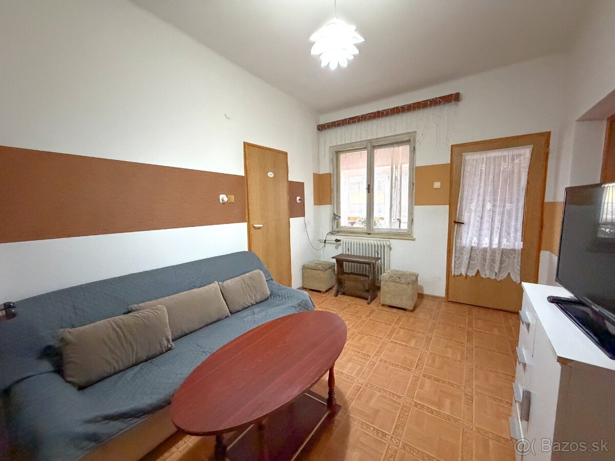 Príjemný rodinný dom v dobrej lokalite s veľkým dvorom - 9