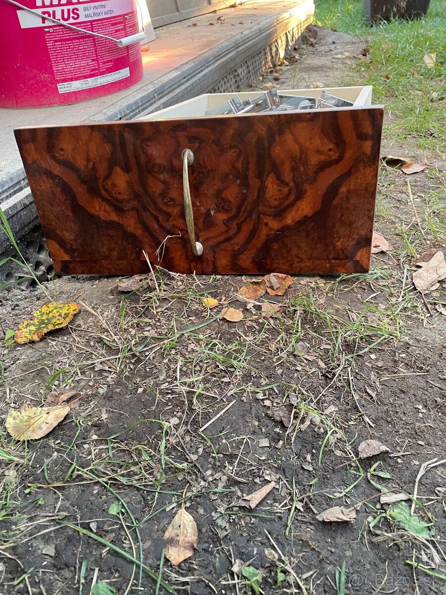 Kancelársky stôl - 9