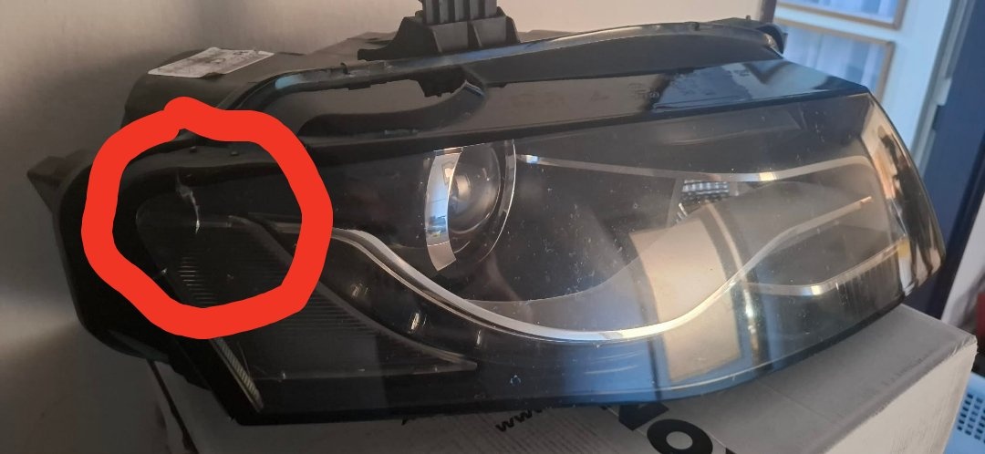 Pravý xenón Audi A4 B8 2008-12 - 9