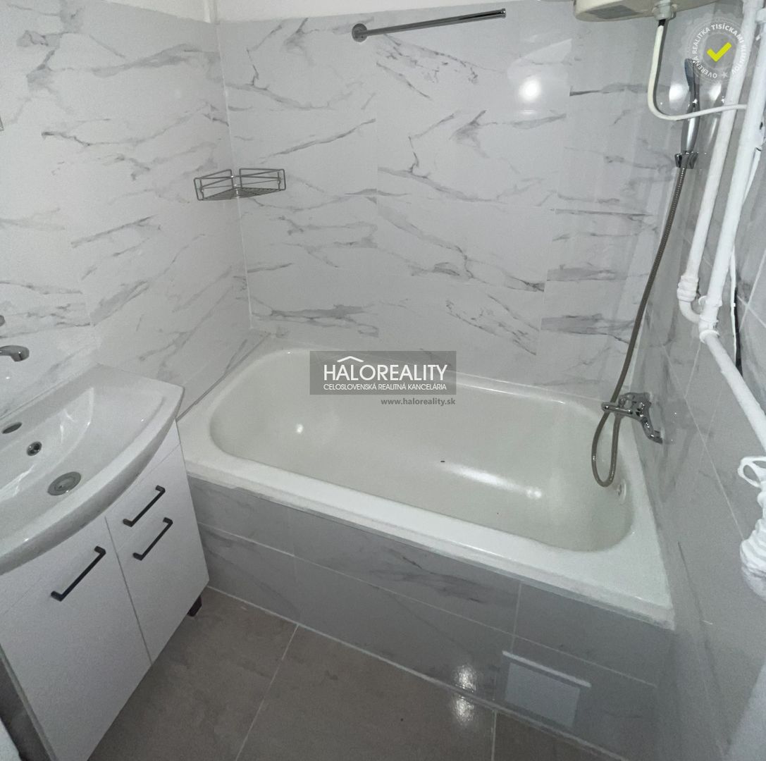 HALO reality - Predaj, trojizbový byt Selice, s garážou - 9