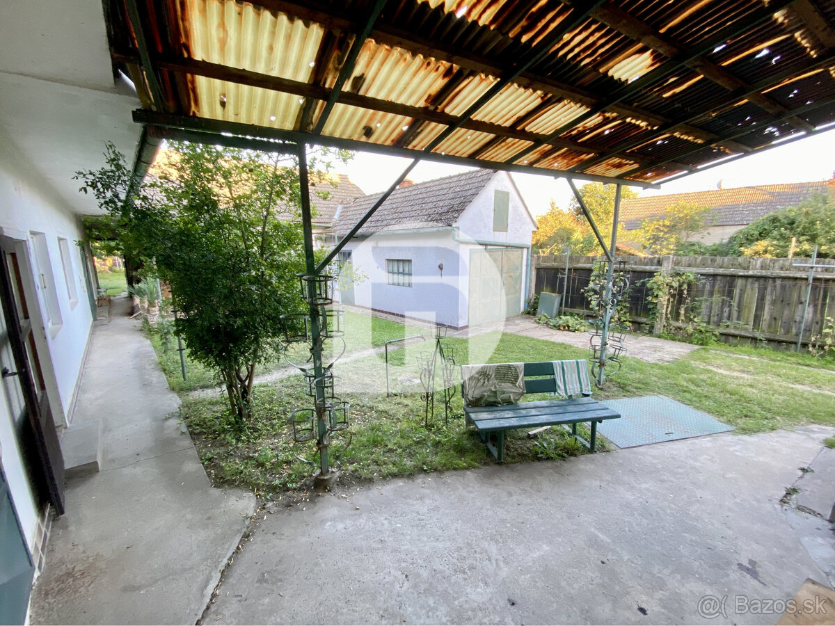 Predstavujeme Vám na predaj starší 3- izbový rodinný dom v o - 9