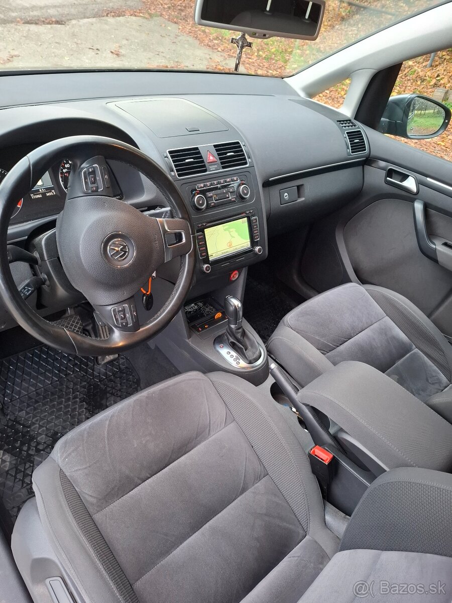 Predám Volkswagen Touran 1,4 TSI Highline - 9