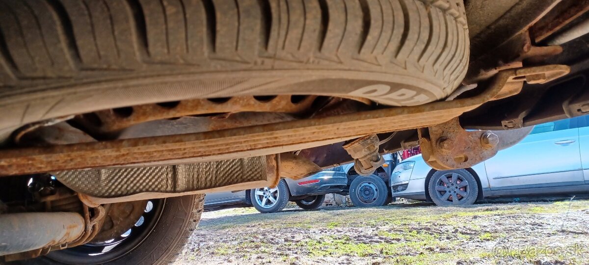 Caddy predám - rozpredám 1,9 tdi 77kW - 9