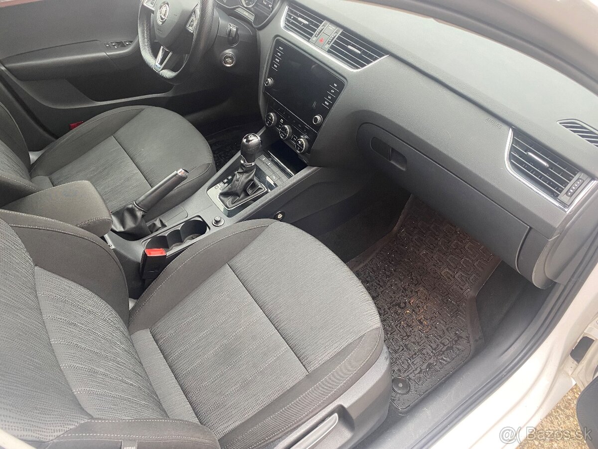 Škoda Octavia Combi 2.0 TDI Style DSG - 9