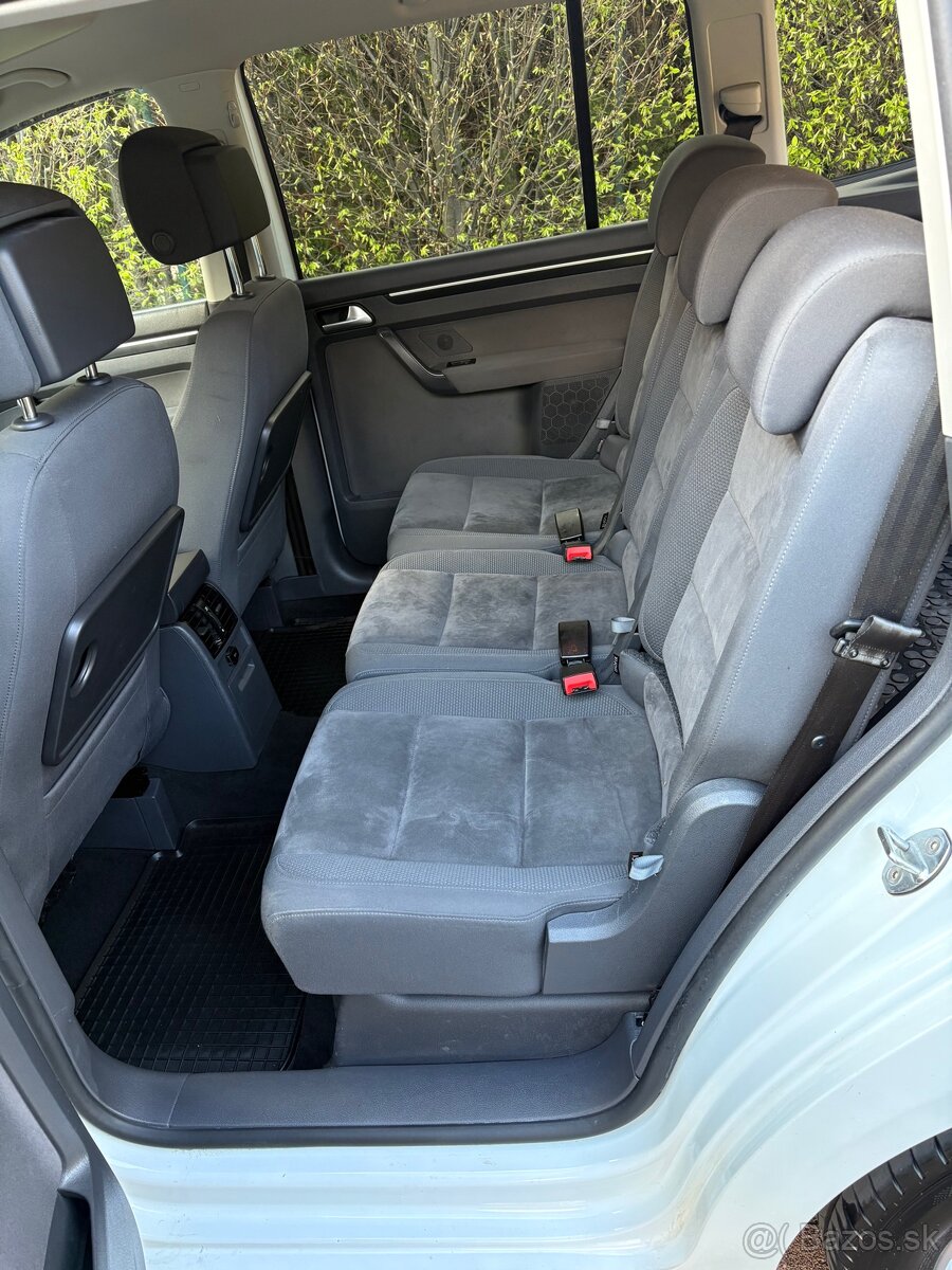 VW Touran 2,0 TDi - 9