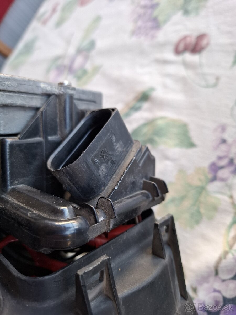 Xenóny na Golf 4 - 9