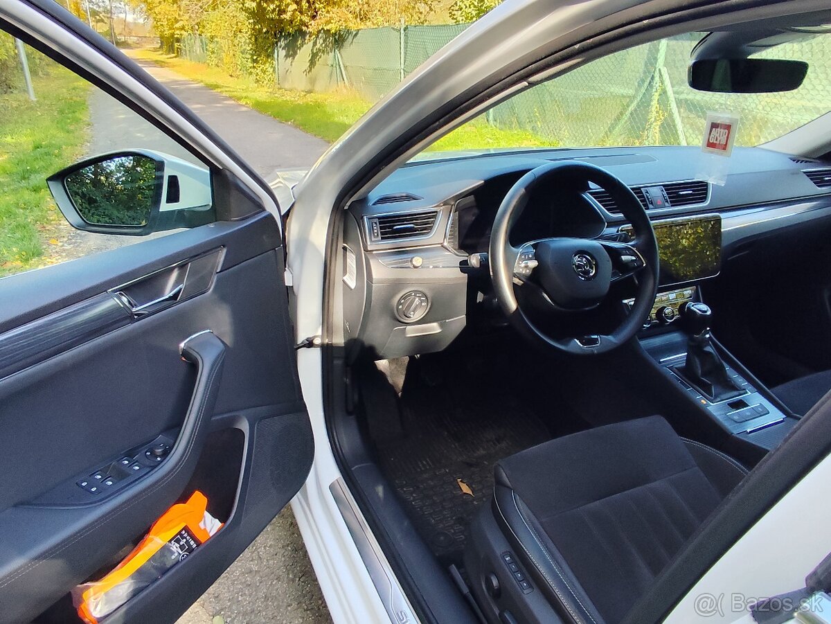 Škoda Superb combi 2.0 TDI STYLE ročník 2023 - 9