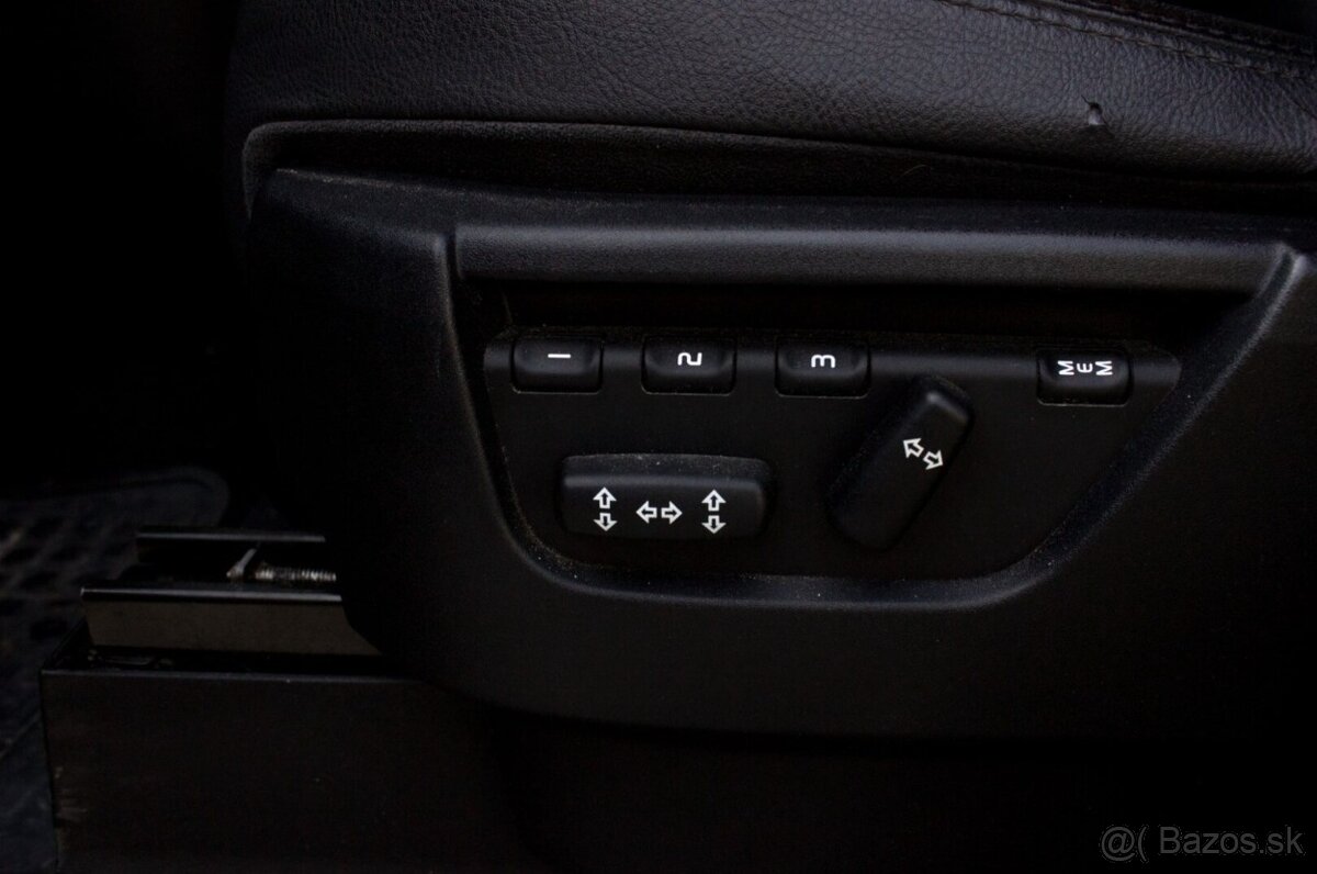 Land Rover Discovery HSE + Convenience Pack - 9