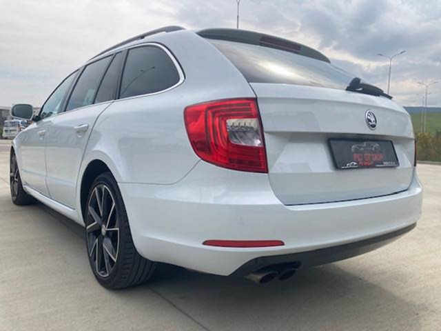 Škoda Superb Combi 2.0 TDI DSG,2015,NAVI,XENON - 9