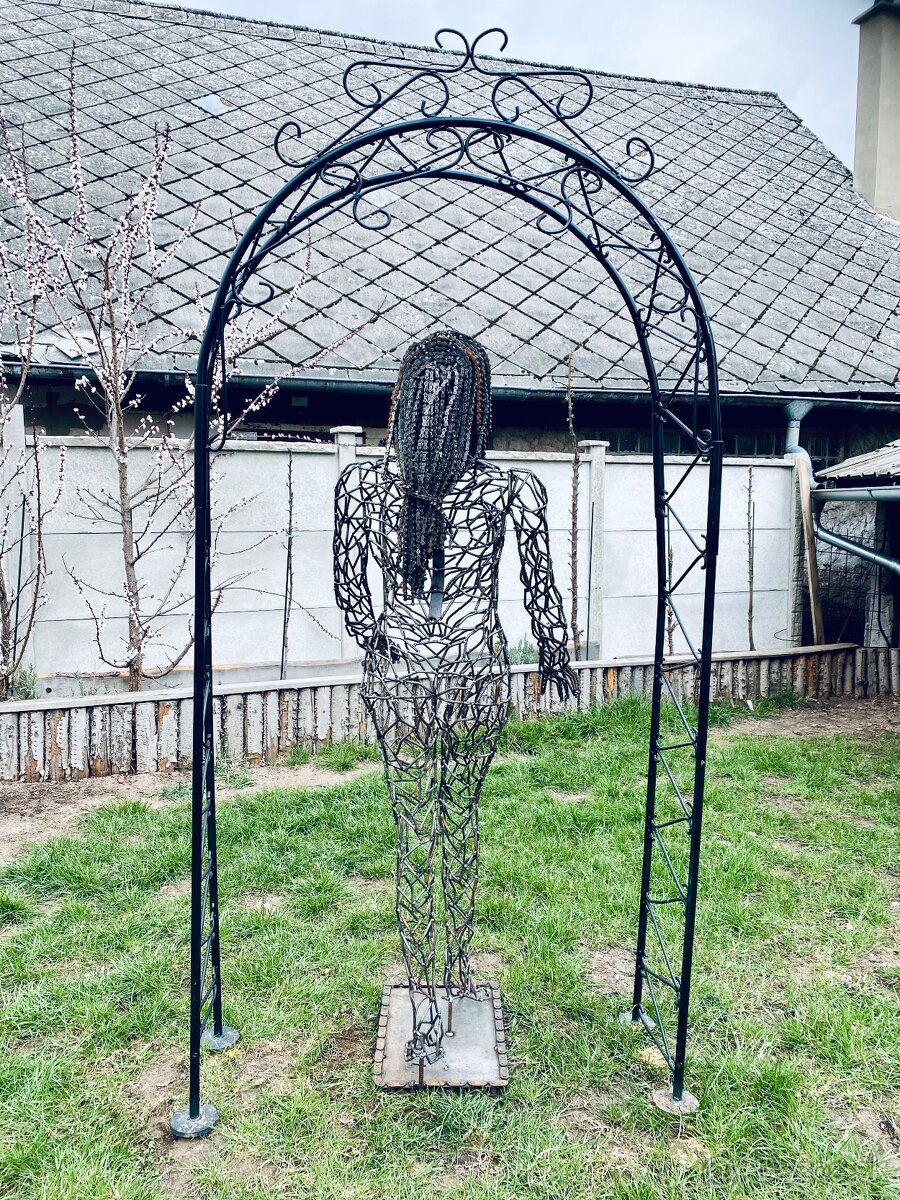 Socha ženy z kovu - 9