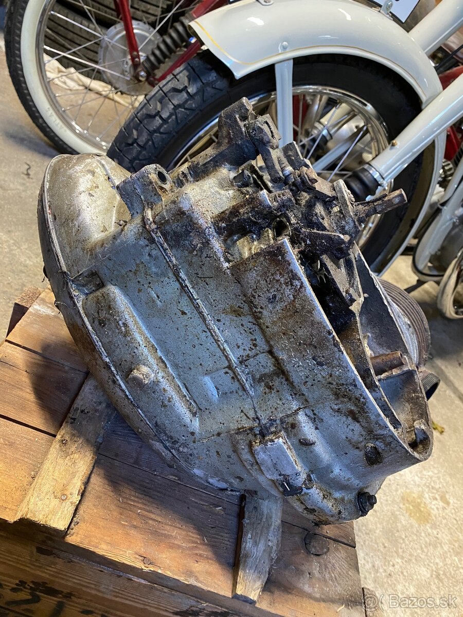 Motor Jawa Pérák 250 - 9