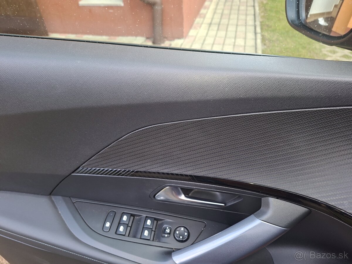 Predám Peugeot 2008 1.2 Allure, r.v 2020, - 9