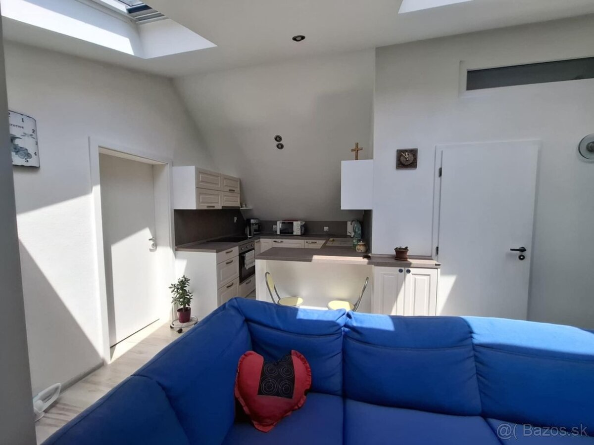 NA PREDAJ - rod.dom, Kľačno, okr. Prievidza - 9