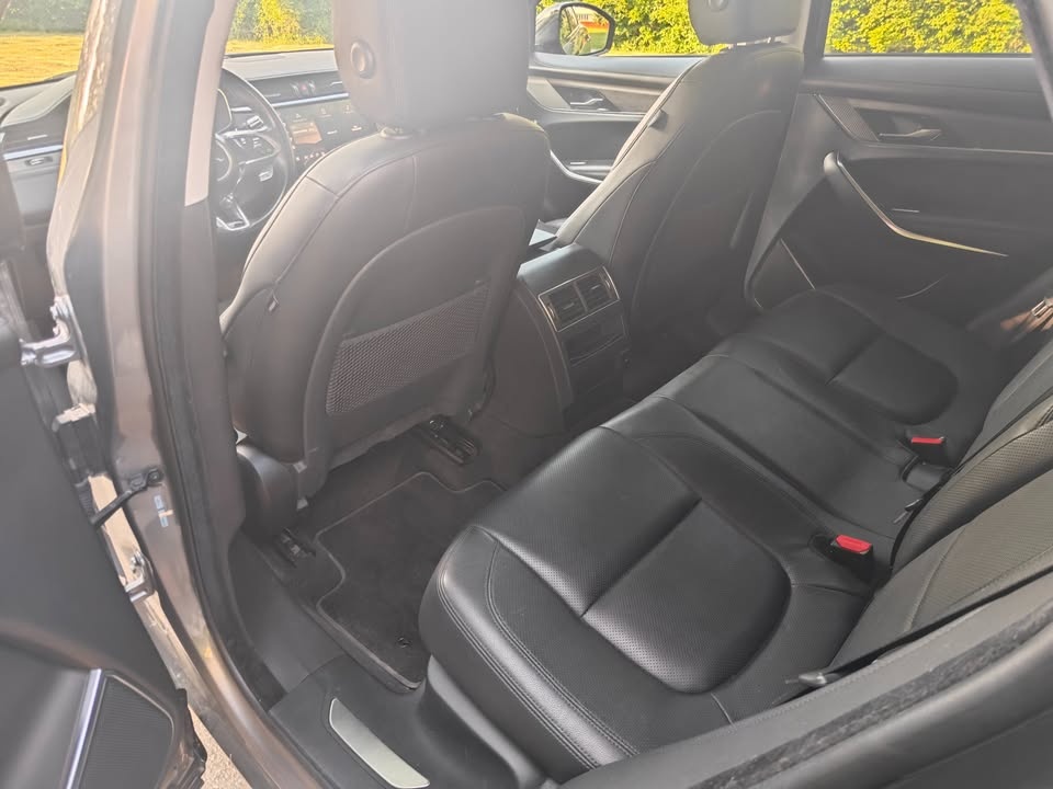 Jaguar f-pace 2.0d i4 d165 mhev s awd a/t - 9