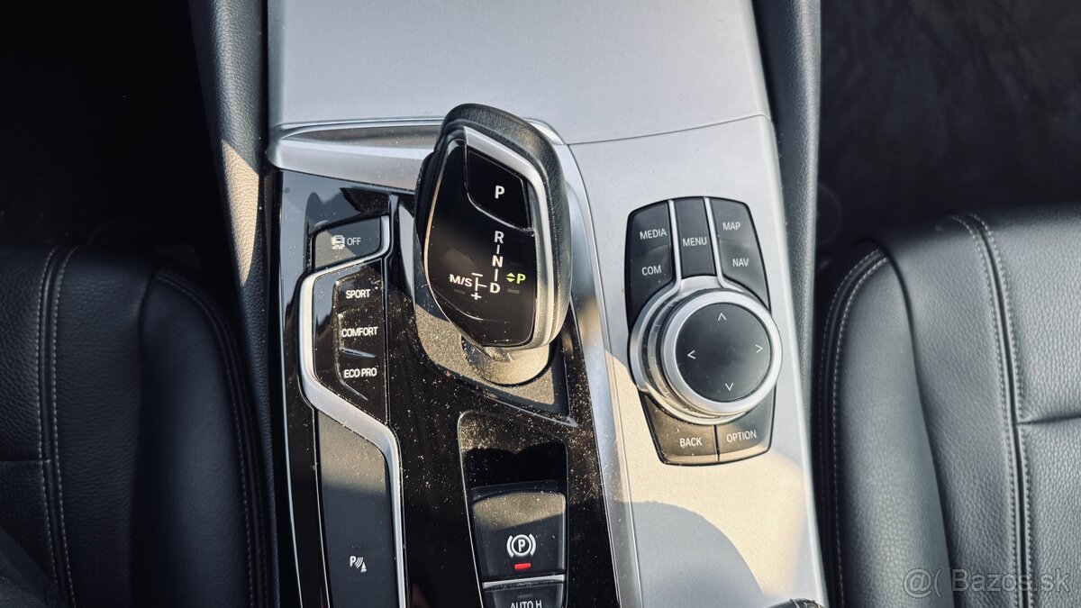 BMW rad 5 Touring 518d - Model 2020 - 9