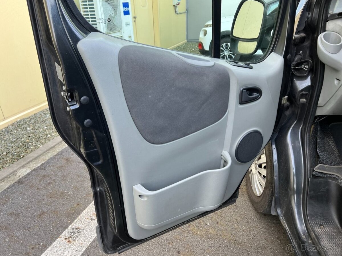 Opel Vivaro Life 2.5 CDTi Westfalia 7 míst - 9