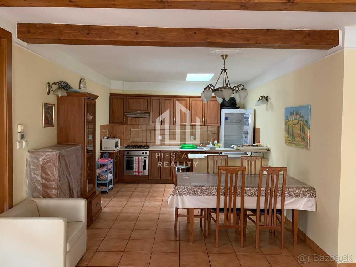 EXKLUZÍVNE RD v Banke s pozemkom 728 m2 a poschodie so sam - 9