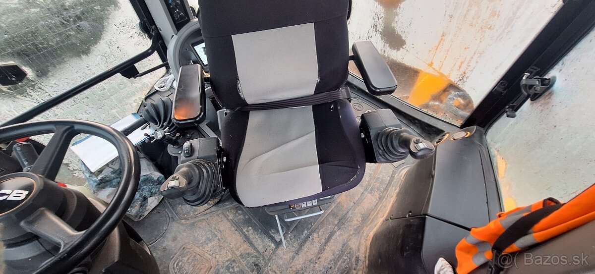 Predam traktor bager JCB 4CX - 9