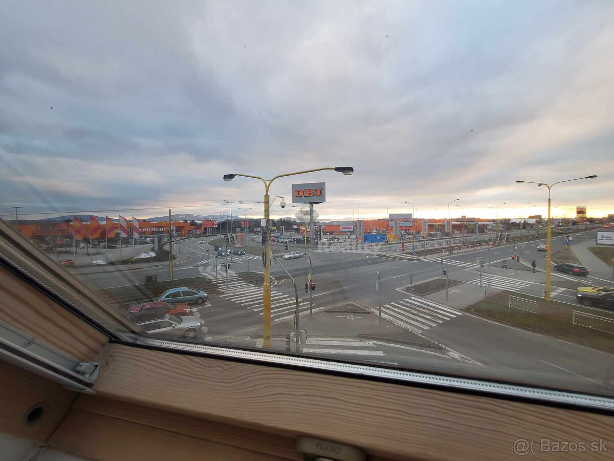 LUX Kancelárie oproti HORNBACHU - 9