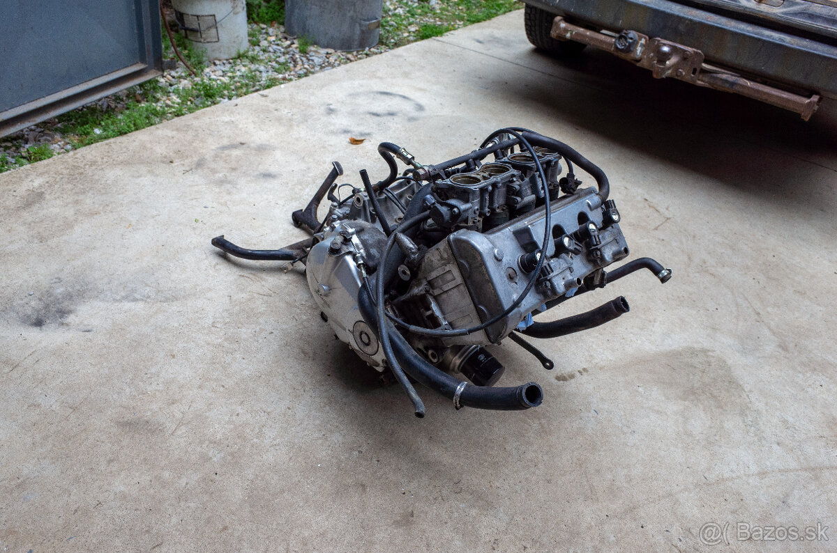 Honda CBR600 F4i (2001–2006) – Kompletný motor - 9