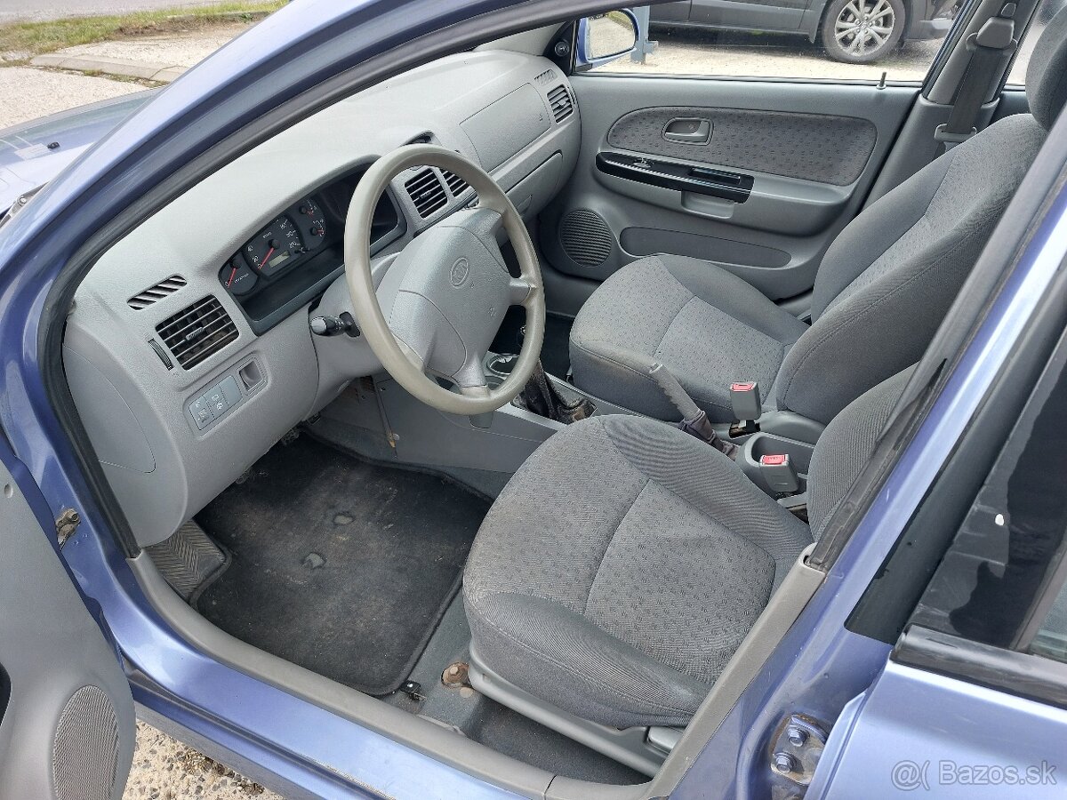 Kia Rio Combi 1,4 benzín - 9