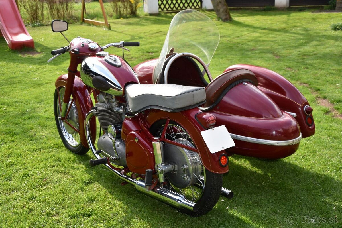 Hezká JAWA 500 OHC 02 se sidecarem Velorex - 9