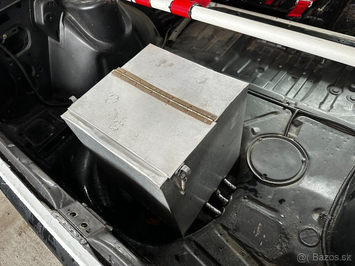 Volkswagen Golf závodné 1991 GTI raketa Rallye, cca 200 koní - 9