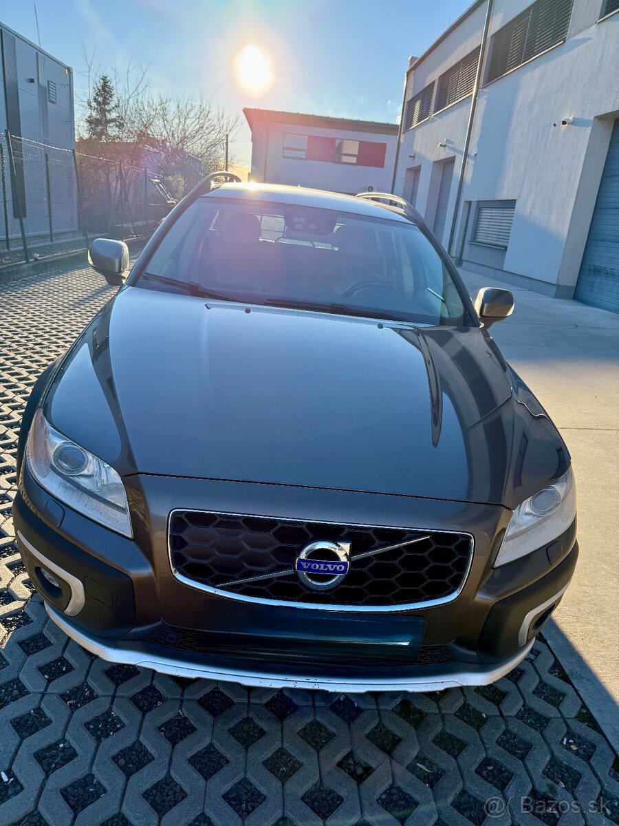 Volvo XC70 Cross Country 5D AWD - 9