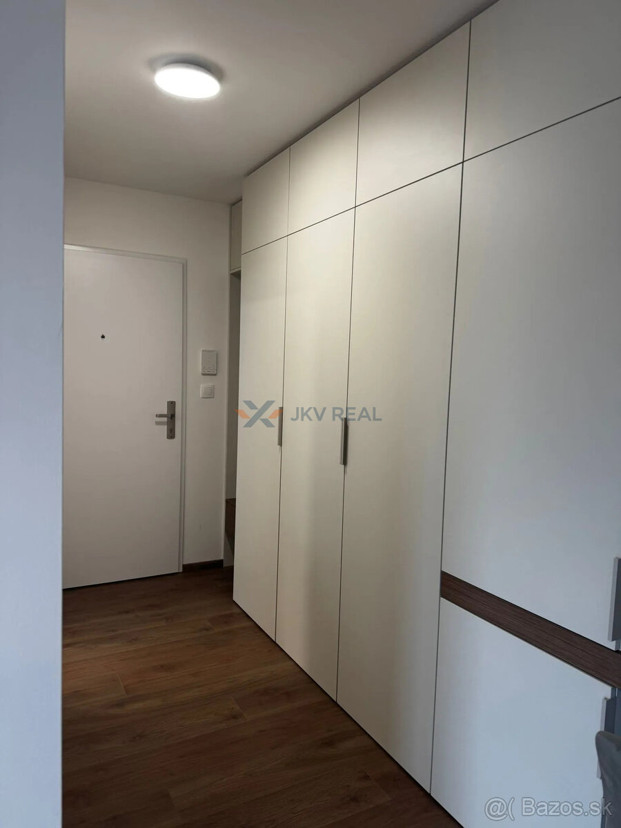 Moderný, kompletne zariadený byt v centre - 9